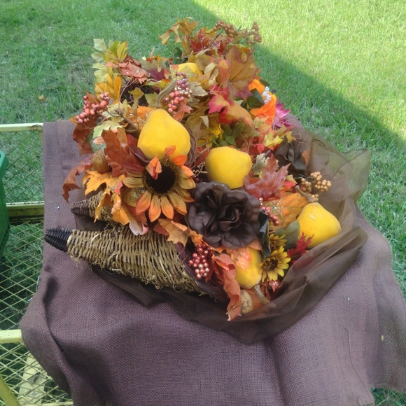 5 cornucopia baskets with faux fall arrangements - Picture 4 of 16